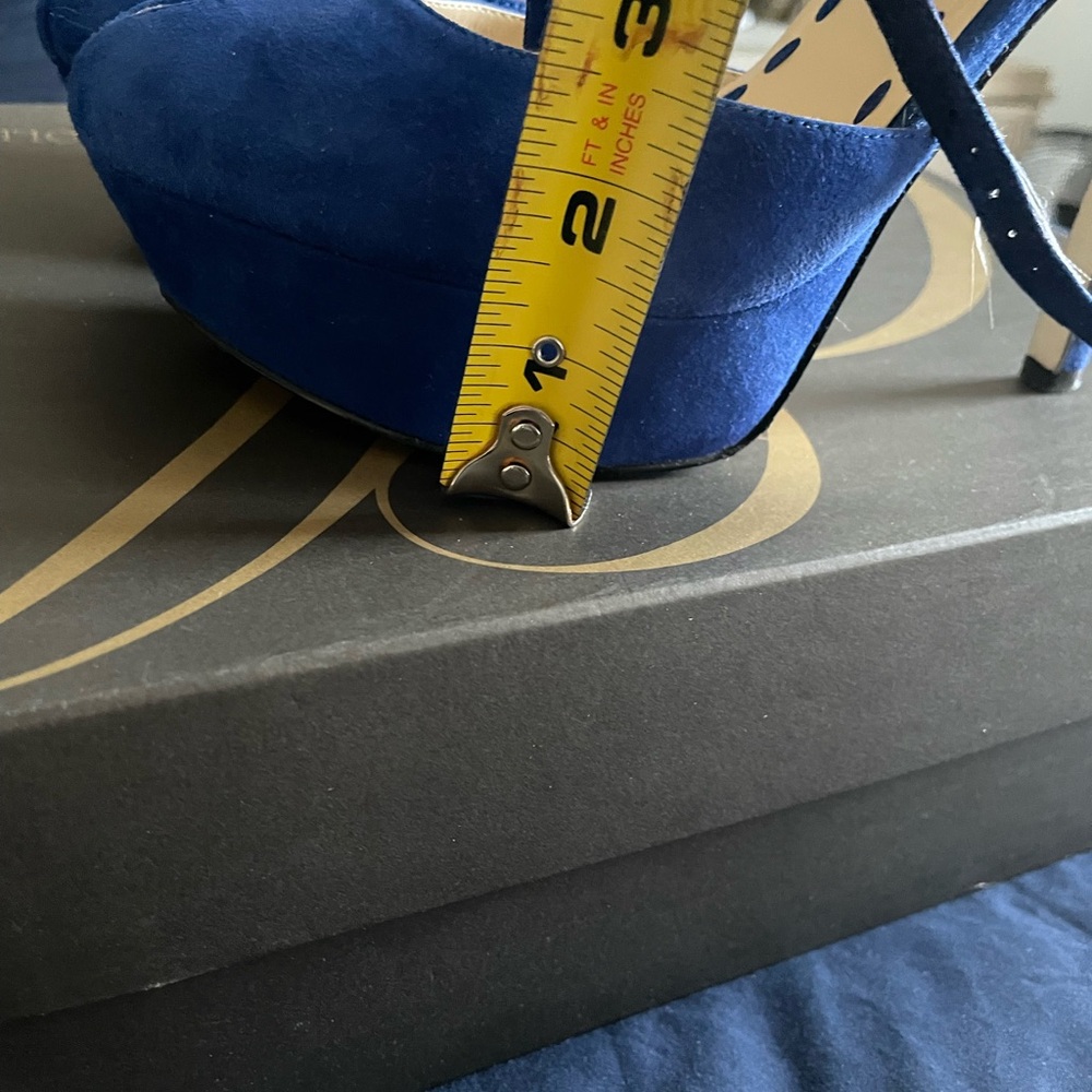 Enzo Angiolini Vibrant Blue Suede Heels - Picture 4 of 6